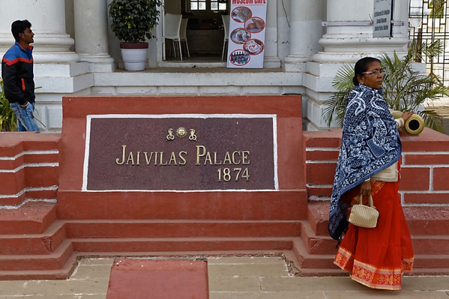 Gwalior-Jaivilas palace-002